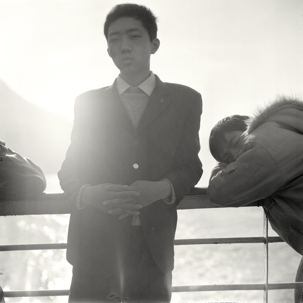  Mu-Ge-Boy-employee-on-a-Yangtze-passenger-boat-2006 