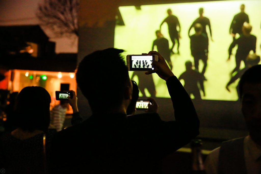  Video+installation+phones+I+could+never+be+a+dancer+Beijing 